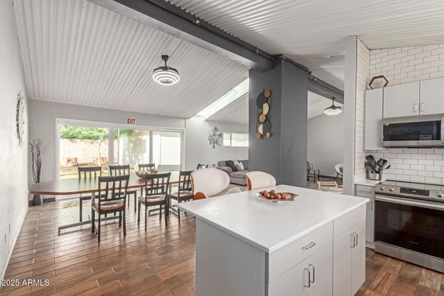 328 E BETHANY HOME Road, Phoenix, AZ 85012