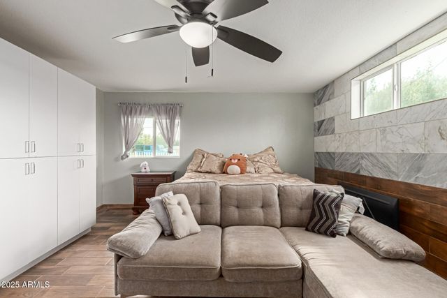 328 E BETHANY HOME Road, Phoenix, AZ 85012