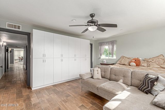 328 E BETHANY HOME Road, Phoenix, AZ 85012