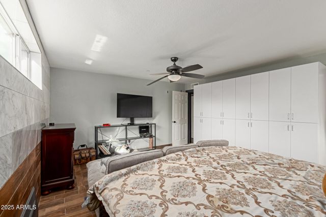 328 E BETHANY HOME Road, Phoenix, AZ 85012