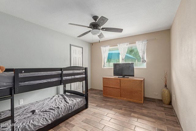 328 E BETHANY HOME Road, Phoenix, AZ 85012