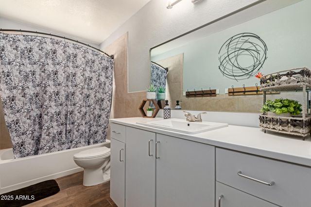 328 E BETHANY HOME Road, Phoenix, AZ 85012