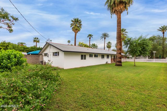 328 E BETHANY HOME Road, Phoenix, AZ 85012