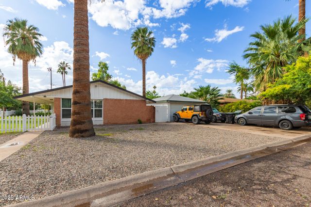328 E BETHANY HOME Road, Phoenix, AZ 85012