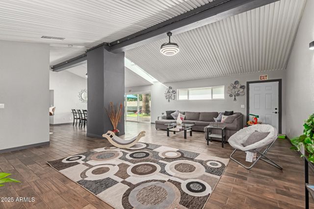 328 E BETHANY HOME Road, Phoenix, AZ 85012