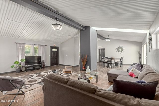 328 E BETHANY HOME Road, Phoenix, AZ 85012