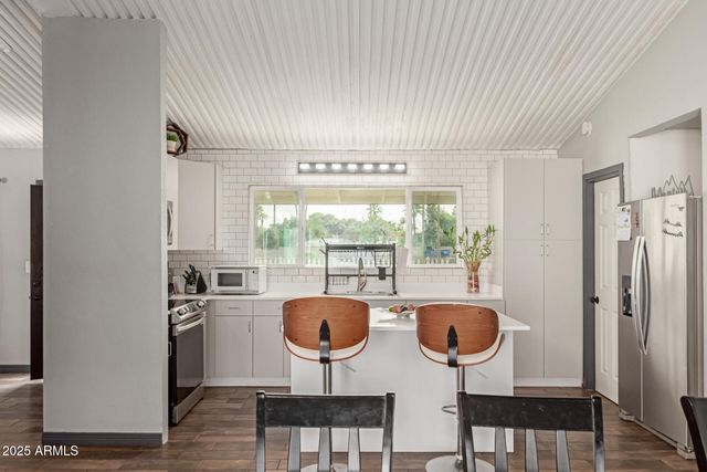 328 E BETHANY HOME Road, Phoenix, AZ 85012