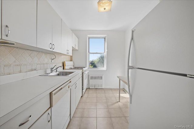 3 Sadore Lane 6C, Yonkers, NY 10710