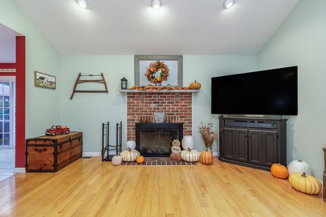 86 Godfrey Lane, Fremont, NH 03044