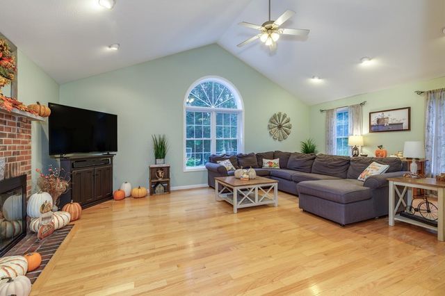 86 Godfrey Lane, Fremont, NH 03044