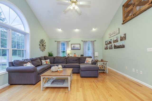 86 Godfrey Lane, Fremont, NH 03044