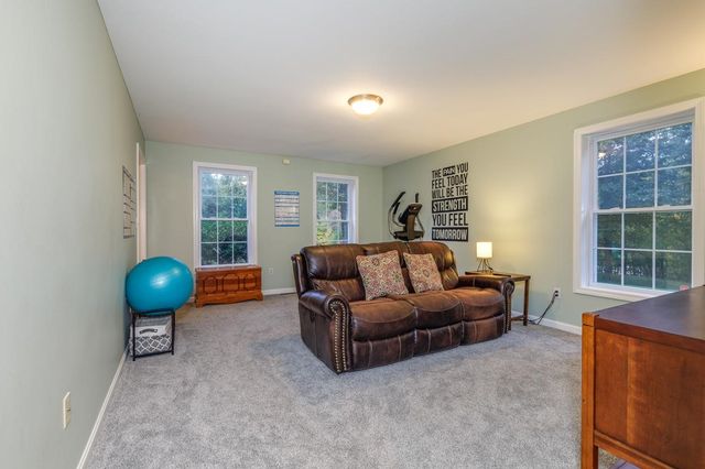 86 Godfrey Lane, Fremont, NH 03044