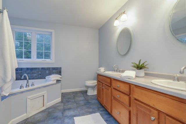 86 Godfrey Lane, Fremont, NH 03044