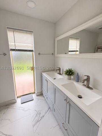 1711 N 47th Ave, Hollywood, FL 33021
