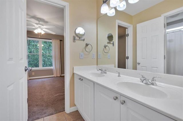 212 Thorncliff Way Way, Acworth, GA 30101
