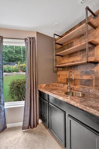 212 Thorncliff Way Way, Acworth, GA 30101