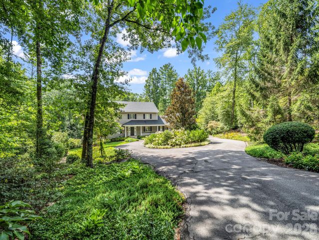 15 Ravenwood Drive, Fletcher, NC 28732