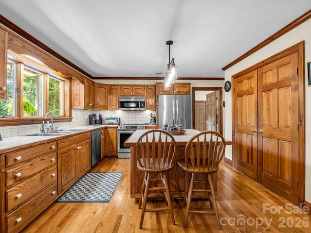 15 Ravenwood Drive, Fletcher, NC 28732