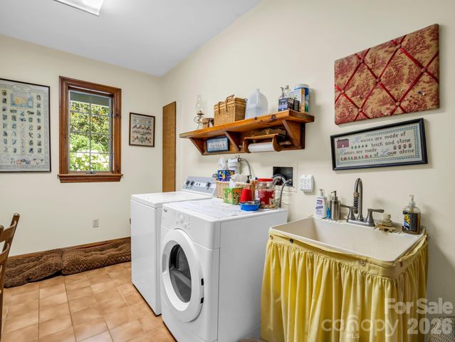 15 Ravenwood Drive, Fletcher, NC 28732