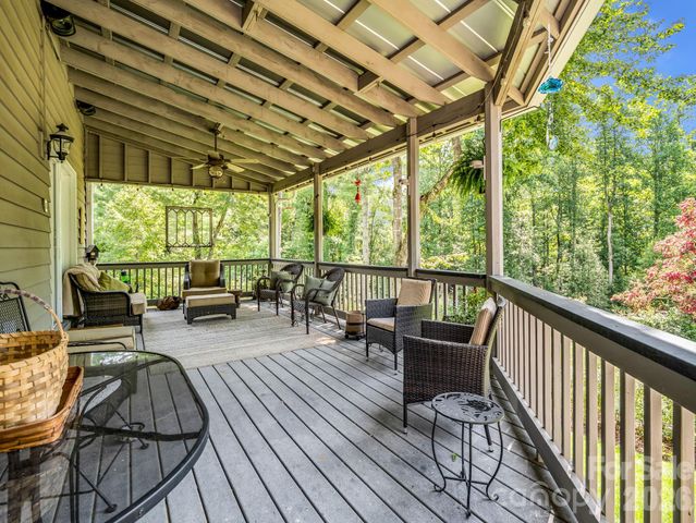 15 Ravenwood Drive, Fletcher, NC 28732