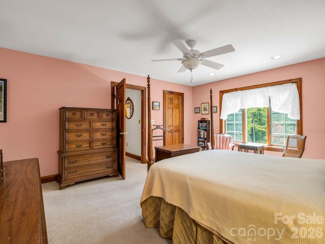 15 Ravenwood Drive, Fletcher, NC 28732