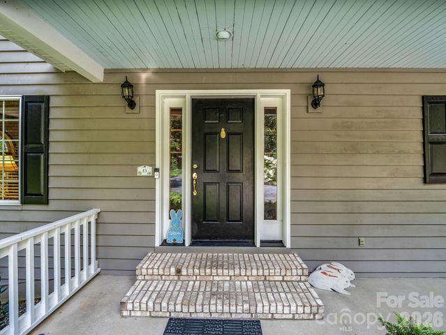 15 Ravenwood Drive, Fletcher, NC 28732