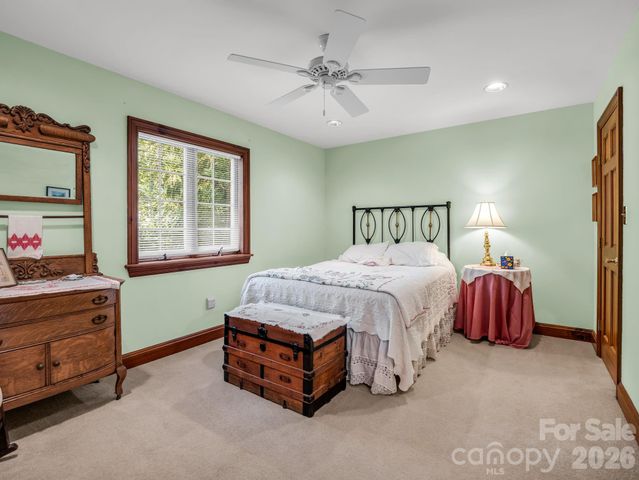 15 Ravenwood Drive, Fletcher, NC 28732