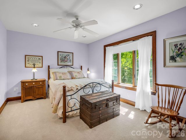 15 Ravenwood Drive, Fletcher, NC 28732