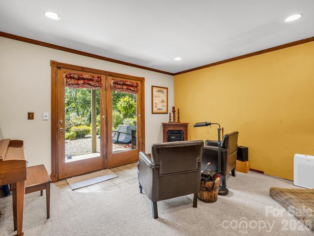 15 Ravenwood Drive, Fletcher, NC 28732