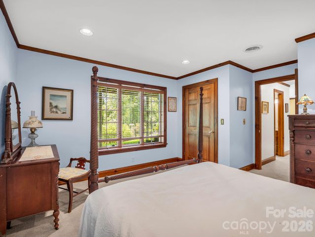 15 Ravenwood Drive, Fletcher, NC 28732