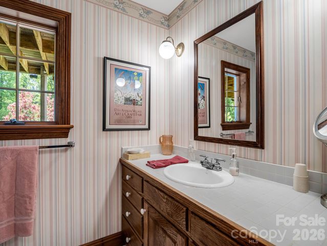 15 Ravenwood Drive, Fletcher, NC 28732