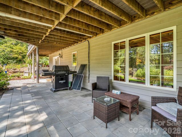15 Ravenwood Drive, Fletcher, NC 28732