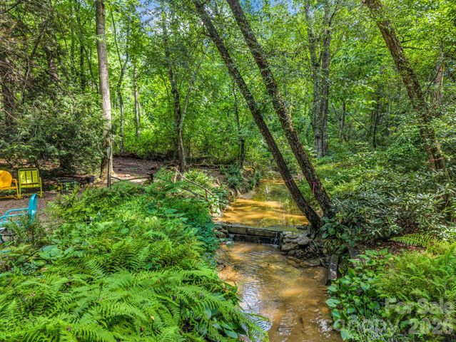 15 Ravenwood Drive, Fletcher, NC 28732