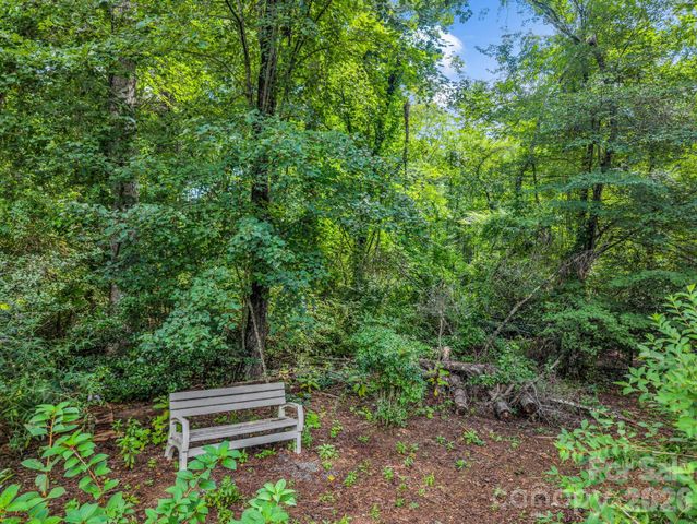 15 Ravenwood Drive, Fletcher, NC 28732