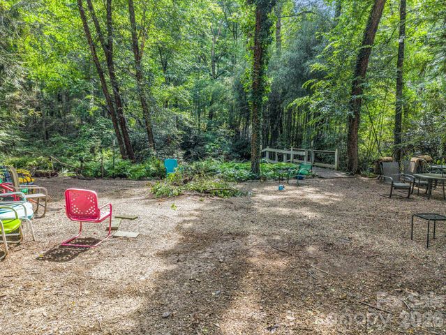 15 Ravenwood Drive, Fletcher, NC 28732