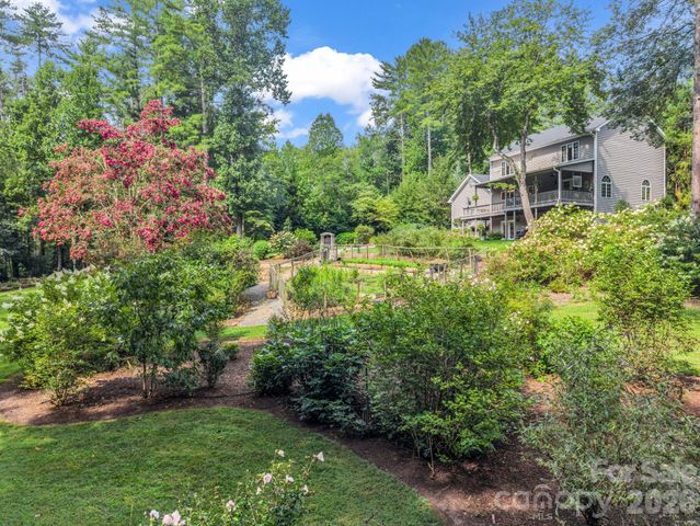 15 Ravenwood Drive, Fletcher, NC 28732