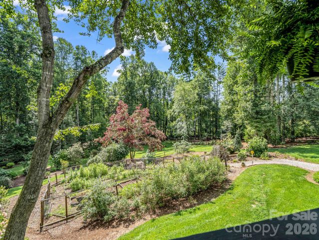 15 Ravenwood Drive, Fletcher, NC 28732