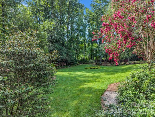 15 Ravenwood Drive, Fletcher, NC 28732