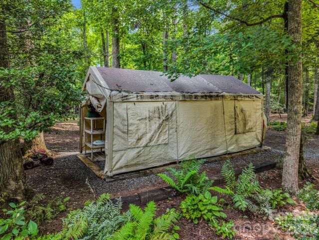 15 Ravenwood Drive, Fletcher, NC 28732