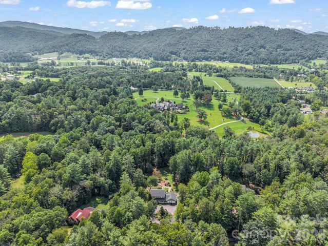 15 Ravenwood Drive, Fletcher, NC 28732