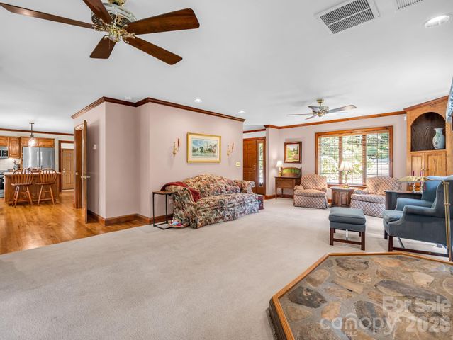 15 Ravenwood Drive, Fletcher, NC 28732