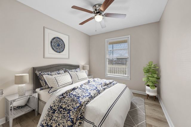 306 Alan Ct, Oak Grove, KY 42262