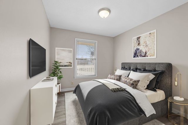 306 Alan Ct, Oak Grove, KY 42262