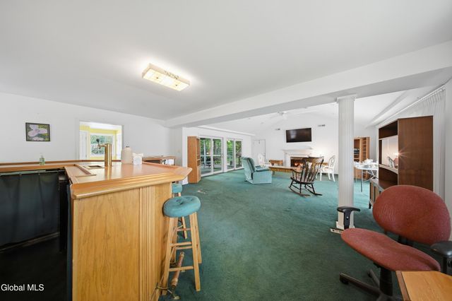 60 Thorndale Road, Bethlehem, NY 12159