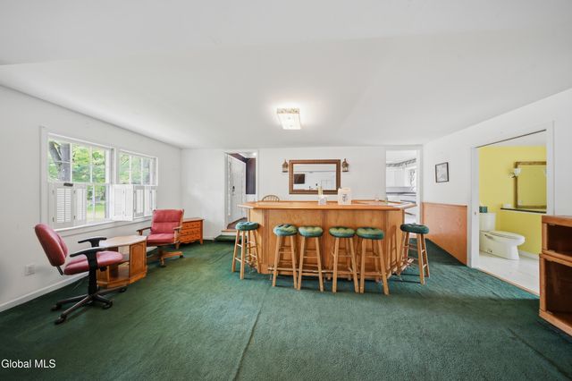 60 Thorndale Road, Bethlehem, NY 12159