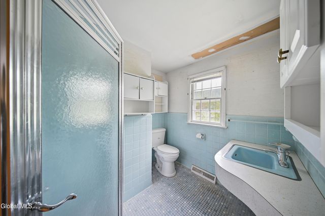 60 Thorndale Road, Bethlehem, NY 12159