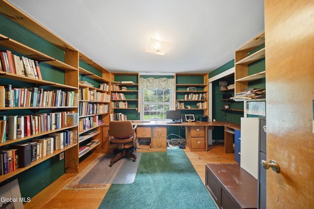 60 Thorndale Road, Bethlehem, NY 12159