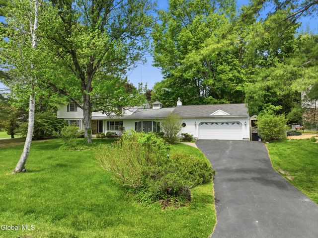 60 Thorndale Road, Bethlehem, NY 12159