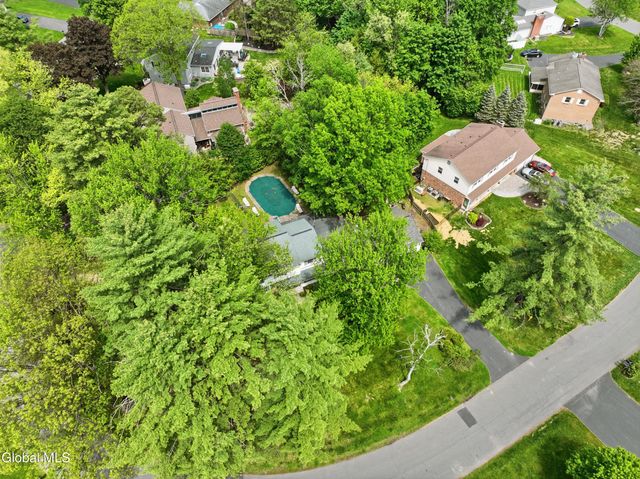 60 Thorndale Road, Bethlehem, NY 12159