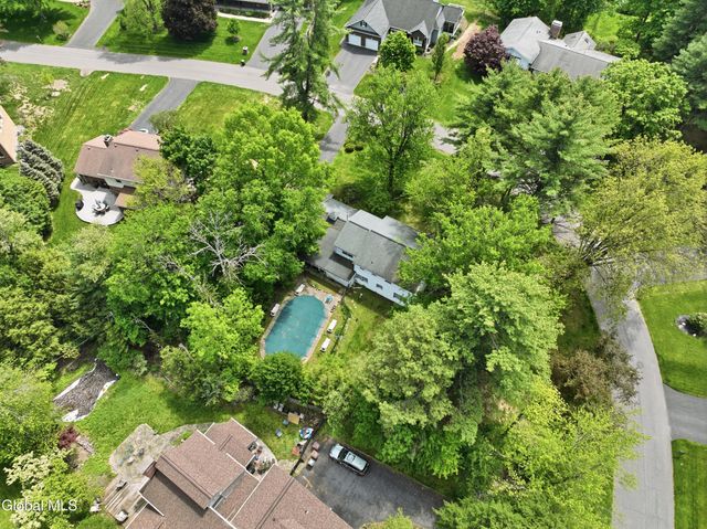 60 Thorndale Road, Bethlehem, NY 12159